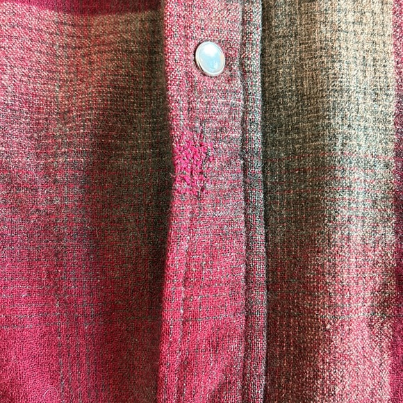 Vintage men’s  Pendleton wool shirt. Size S - Picture 4 of 6